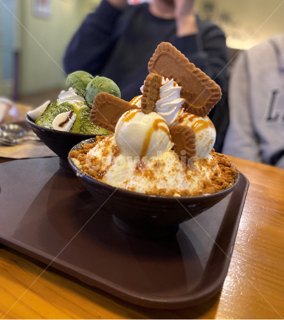 설빙,우유,녹차,말차,연유,달콤,달달,로터스,빙수,아이스크림,카라멜,소스,food,cream,creme,person,dessert,크림,디저트