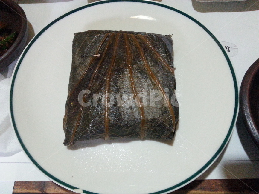 연잎밥,접시,사각형,lotus,lotusleaf,rice,연잎,흰색,흰접시,하얀접시,음식,음식,식재료,요리,food,cook,meal,dishes,food reserves,한식,한국음식,한국요리,korean food,korean dishes,korean meal,korean cook