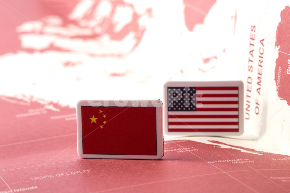 세계지도,미국,중국,무역전쟁,국기,flag,무역,전쟁,trade,지도,국가,문화,민주주의,플래그,지리,애국심,조각,자존심,기호,무역전쟁,세계,미국국기,중국국기,글로벌,경쟁,중국지도,아메리카,차이나,상징,평화,레드,협정,해외,외국,세계,foreign,oversea,world,비즈니스,사업,business,service,work,연출,컨셉,콘셉,direction,concept