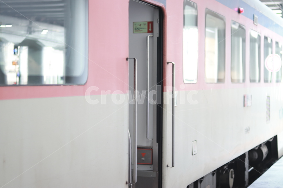 transportation,교통,vehicle,차량,train,기차,여행,출발,탑승,입구,교통,교통수단,traffic,transportation