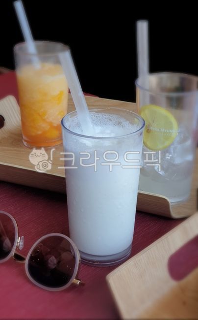밀크쉐이크,오렌지에이드,레몬에이드,milkshake,lemonade,마실것,drink,beverage,카페음료,카페쟁반,우유,milk