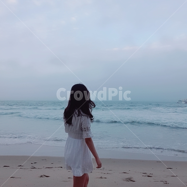 바다,인물,여자,사람,해변,모래사장,구름