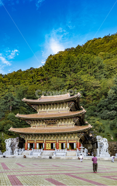 구인사,사찰,전통건축물,불교,천태종,종교,전통기와,구름,단청,하늘,사천왕,석상
