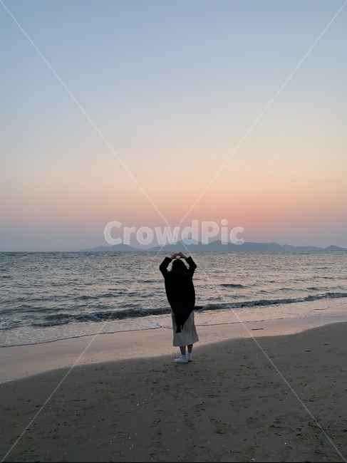 부산,다대포해수욕장,일몰,뒷모습,하트,해변,바다,beach,sea,사람,인물,인간,human,person,여성,여자,woman,female,lady,여행,휴가,traveling,vacation,trip