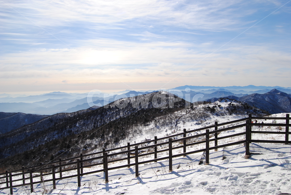 덕유산,설산,겨울산,산세,겨울풍경,눈덮힌산,겨울덕유산,겨울,겨울,계절,winter,season,자연,풍경,nature,landscape,outdoors,옥외,mountain,산,mountain range,산맥,slope,경사
