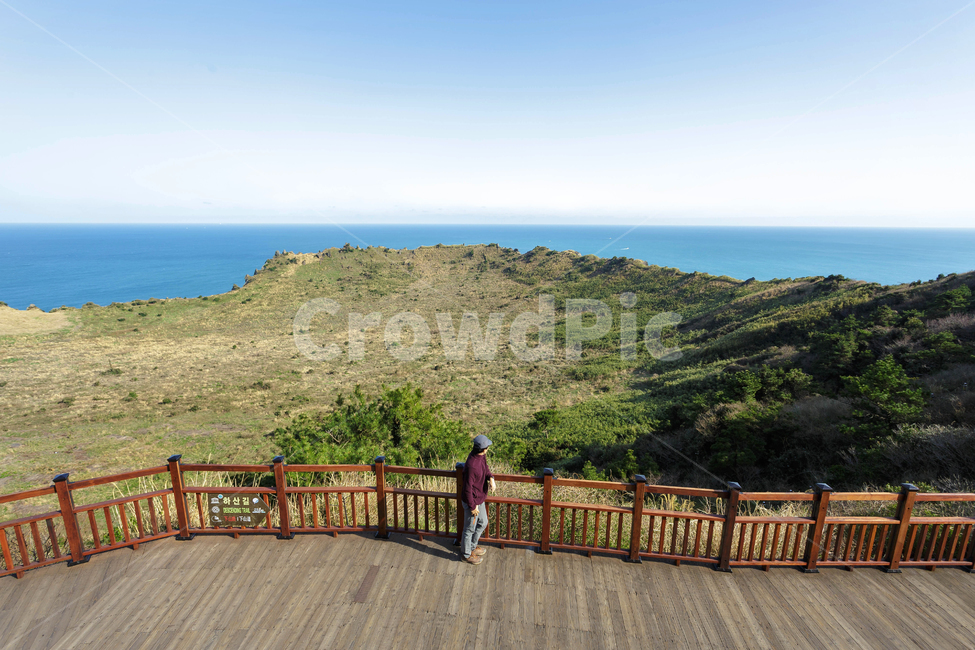 제주,제주도,여행,성산일출봉,바다,하늘,힐링,생각,바람,자연,풍경,nature,landscape,한국자연풍경,한국자연경관,korea nature landscape,제주도,jeju,jeju island,사람,인물,인간,human,person,여행,휴가,traveling,vacation,trip,outdoors,옥외