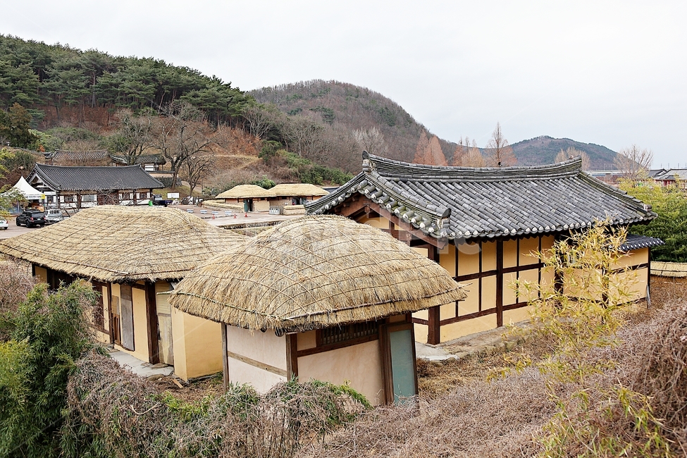 양동마을,초가집,초가,전통집,집,엣날집,자연,풍경,겨울,건물,민속집,한국전통,한국문화,korean traditional,korean culture