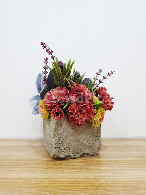 꽃다발,화분,꽃,카네이션,라벤더,작은화분,장미,파란꽃,빨간꽃,핑크꽃,조화,flower,red,pink,blue,flowerpot,carnations,lavender