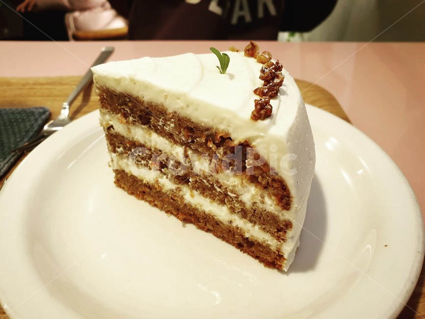 cafe,dessert,cake,snack,carrot cake