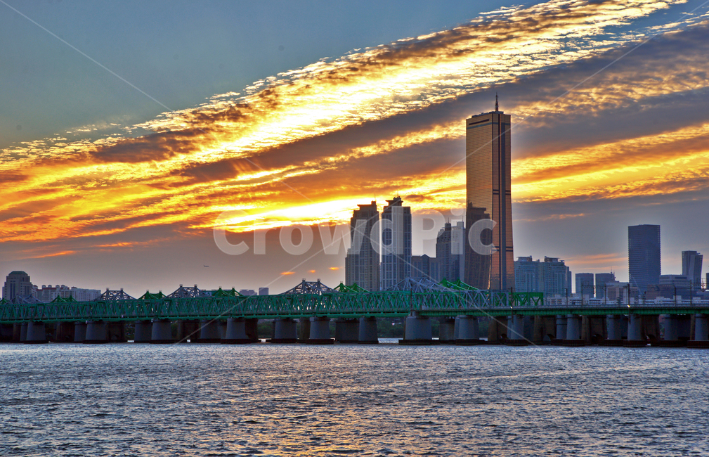 일몰,석양,여의도,한강,저녁노을,붉은구름,마천루,한강철교,도시,풍경,city,landscape,한국도시풍경,한국도시경관,korea cityscape,랜드마크,landmark,tourist attraction,한국랜드마크,한국관광지,한국명소,korea landmark,korea tourist attraction