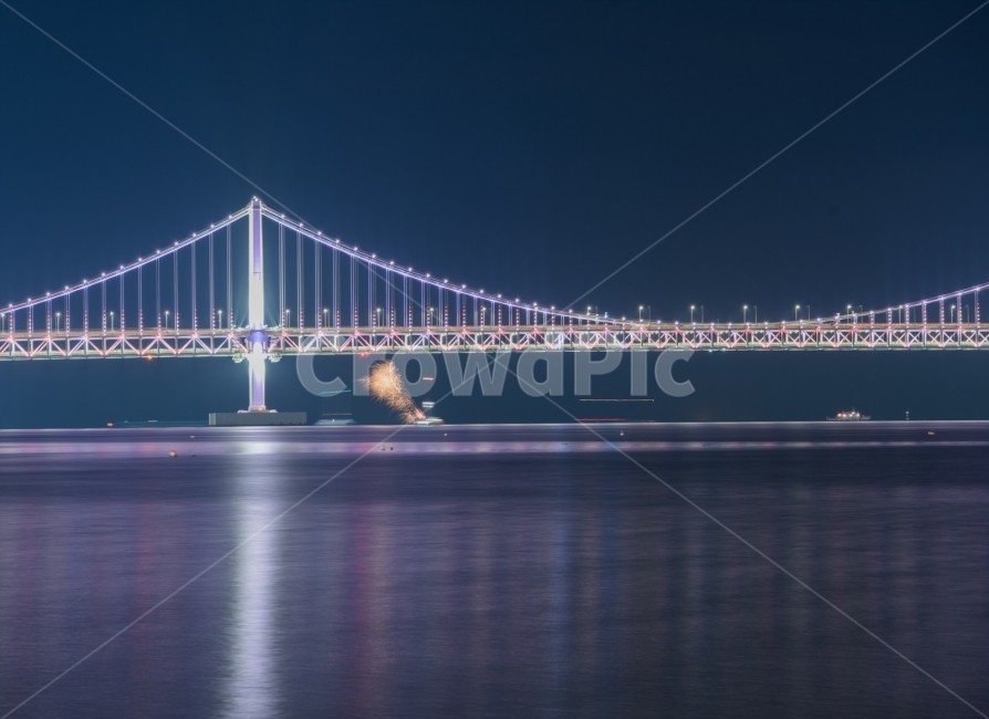 광안리,광안대교,야경,밤바다,겨울바다,야경사진,감성사진,nightview,busan,부산,풍경사진,야경,밤,풍경,nightscape,night,landscape,랜드마크,landmark,tourist attraction,한국랜드마크,한국관광지,한국명소,korea landmark,korea tourist attraction,감성,sensible,feeling,색깔,색상,색채,색감,color sense,color sensitivity,feeling of color,bridge,다리,building,건물