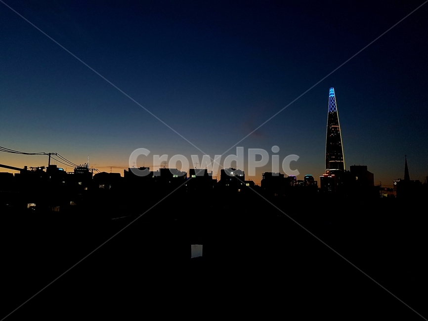노을,석양,하늘,감성,풍경,웅장함,잔잔함,한국,롯데타워,도시,풍경,city,landscape,한국도시풍경,한국도시경관,korea cityscape,실루엣,그림자,silhouette,shadow,building,건물,architecture,건축물,tower,탑,spire,첨탑,steeple,뾰족한 탑
