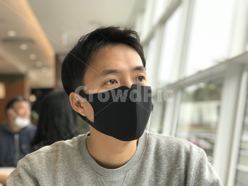 코로나,마스크,바이러스,공공장소,마스크착용,착용,human,인간,person,사람,clothing,의류,apparel,의복,mask,미세먼지,황사,필터,남자,man,coronavirus,corona,virus,위생,사람,인물,인간,human,person,남성,남자,man,male,의료,의학,병원,medical,hospital,clinic