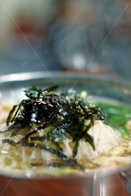 국수,잔치국수,음식,김,국물,음식,식재료,요리,food,cook,meal,dishes,food reserves,면류,면요리,noodles,한식,한국음식,한국요리,korean food,korean dishes,korean meal,korean cook,감성,sensible,feeling