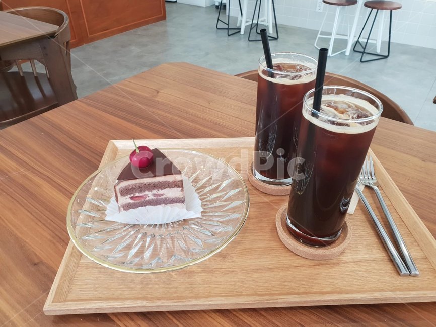 카페,초코케이크,아메리카노,체리,커피
