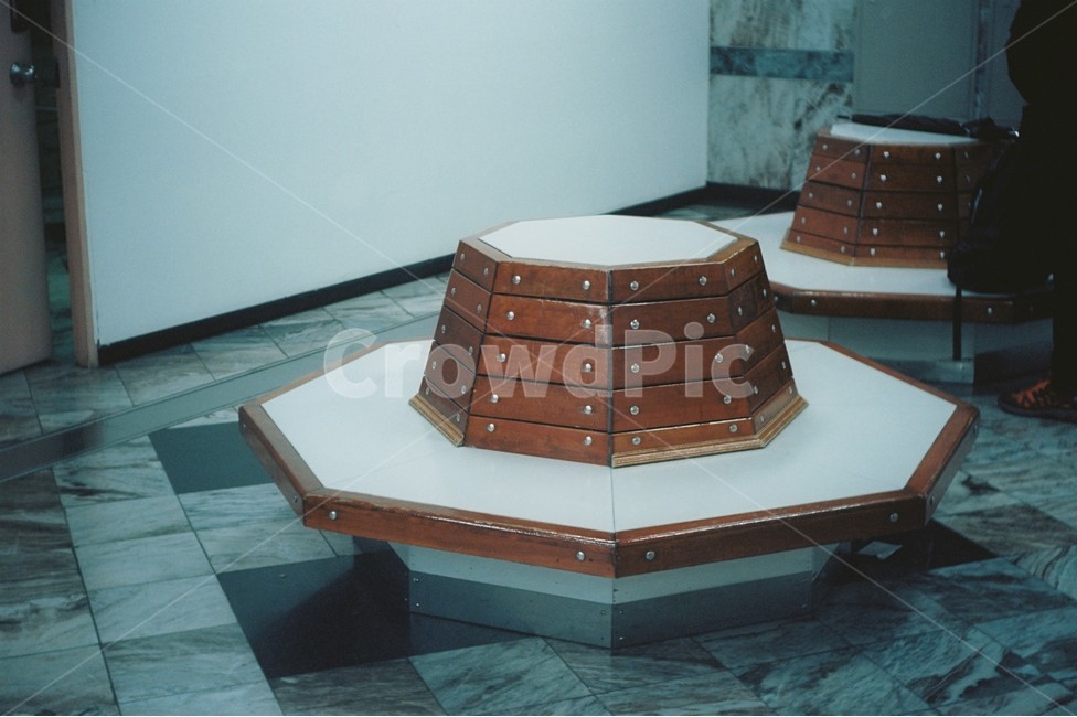 wait,subway,chair,film camera,Emotional photo