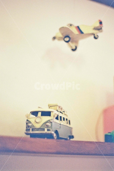장남감,자동차,비행기,소품,toy,bus,airplane,spacetools,감성,sensible,feeling,인테리어,실내디자인,interior design,사물,물건,오브젝트,thing,object,matter