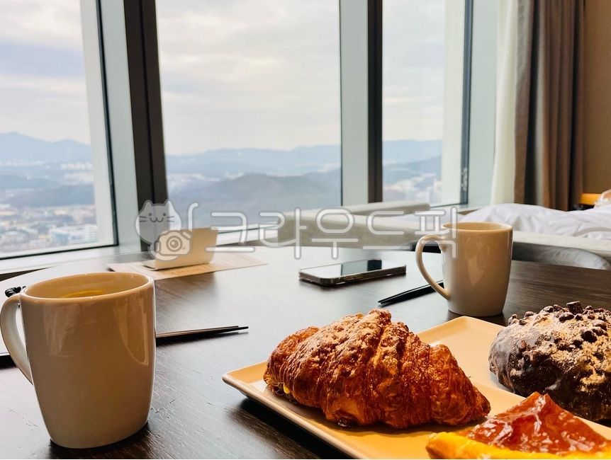 cloud,rest,coffeecup,coffee cup,large window,Bread and coffee,hotel,staycation,cup
