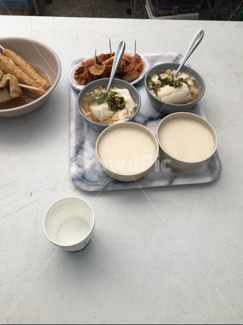 막걸리,순두부,제육볶음,수저,음식