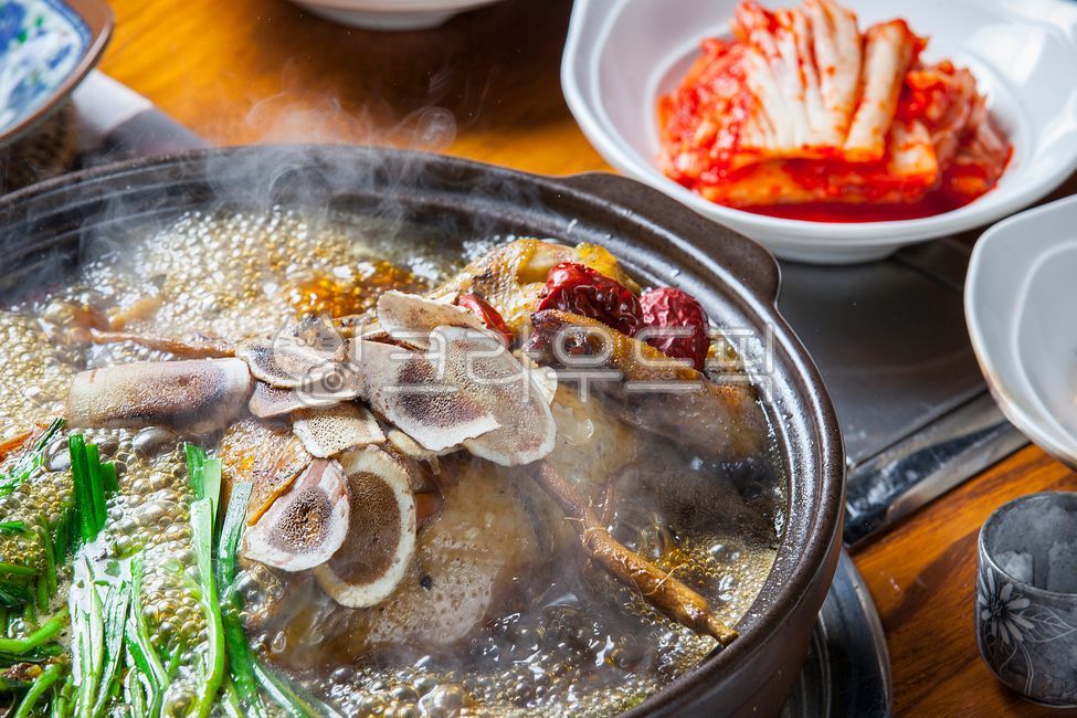Gospel of Words,Boiled deer antler chicken,chicken,Chicken dishes,Antler Oriental Medicine Chicken Baeksuk,Boiled Chicken,nutritious cuisine,Oriental medicine chicken stew,Baeksuk,Traditional health food,Oriental medicine deer antler stew,Boiled rice dish