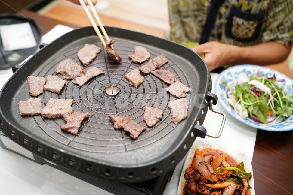 고기,한우,소고기,육식,육류,식사,안주,먹거리,한식,집밥,불판,구이