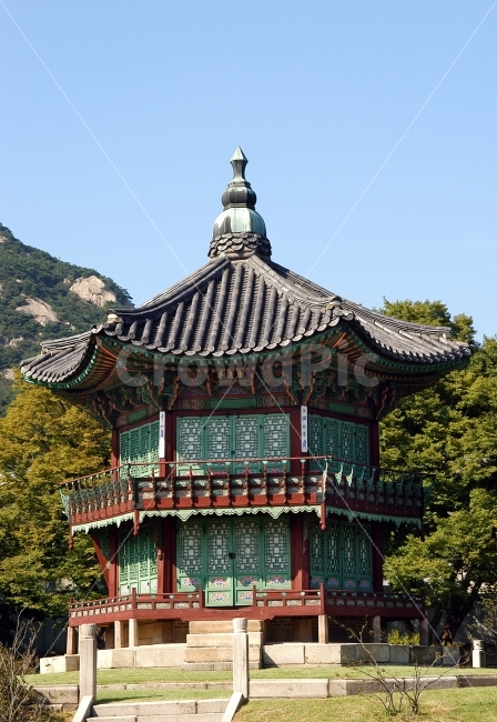 경복궁,향원정,궁,고궁,궁궐,건축,전통건축,한국,전통,한국전통,한옥,기와,정자,건축물,전통건축물,문화재,한국전통,한국문화,korean traditional,korean culture,랜드마크,landmark,tourist attraction,한국랜드마크,한국관광지,한국명소,korea landmark,korea tourist attraction