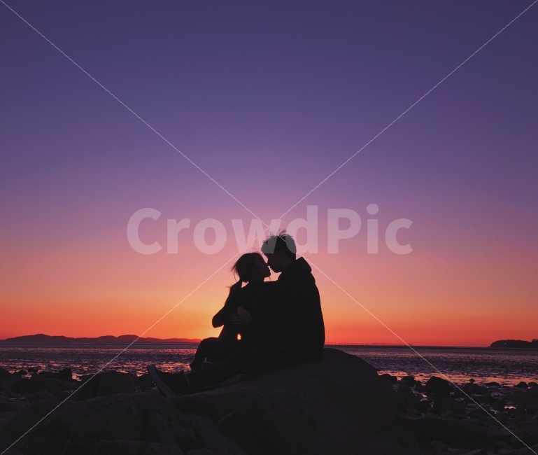 노을,연인,사랑,실루엣,해변,황혼,풍경,역광,갯가,바위,하늘,저녁,해질녘,두사람,애인,해변,바다,beach,sea,사람,인물,인간,human,person,연인,커플,사랑,lover,couple,감정표현,기분,feeling,emotion,인물실루엣,사람실루엣,character silhouette,human silhouette,감성,sensible,silhouette,nature,자연