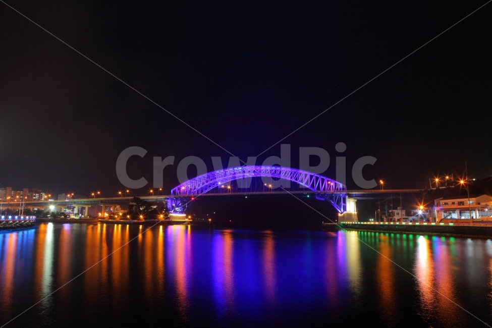 	야경,다리,장노출,형광빛,통영,감성,분위기,photo,photography,snap,snapshot,pic,반영,반영사진,사진,건물,건물빛,형광,도시,풍경,city,landscape,야경,밤,nightscape,night,building,architecture,건축물,bridge,arched,아치형,arch bridge,아치교,arch,아치