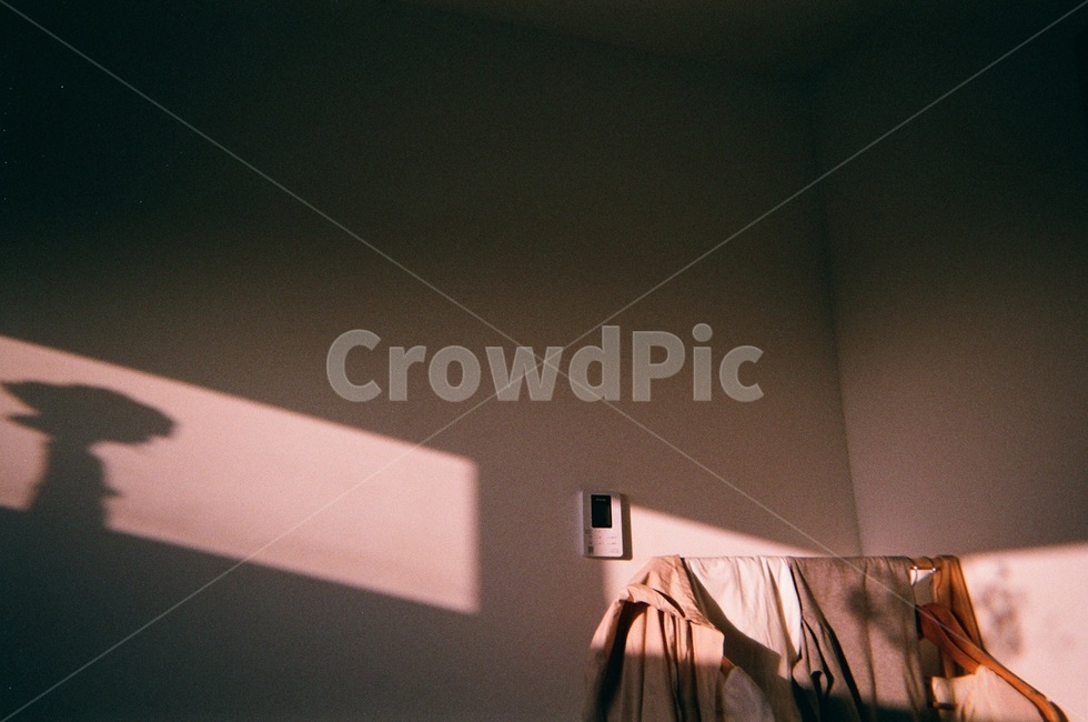 빛,분홍색,그림자,벽,사람없음,조용,방,색채,색감,어두움,햇빛,조명,shine,shadow,room,pink,color,rest,빈티지,film,filmcamara,필름,필름사진,감성적