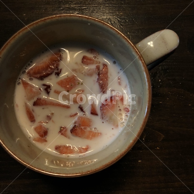 딸기,우유,딸기우유,홈메이드,카페,컵,머그,간식,음료