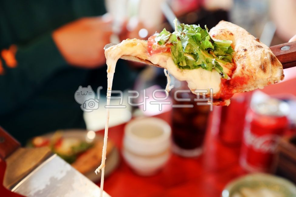 beef,plate,vegetable,food,master,meal,wood fired pizza,pizza,dish,meat,Italy,cooking,Homemade Pizza,decoration,fire pit