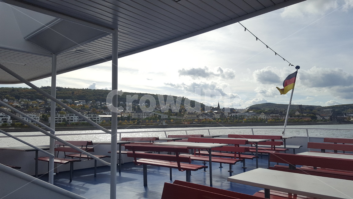 뤼데스하임,유람선,독일,라인강,독일국기,강,자연환경,자연풍경,도나우강,해외,외국,세계,foreign,oversea,world,세계도시풍경,해외도시풍경,외국도시풍경,world cityscape,water,물,waterfront,워터 프론트