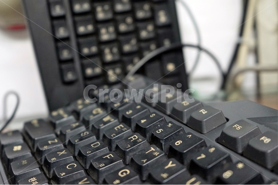 키보드,빈티지,먼지,흑색,컴퓨터,주변기기,keyboard,computer,pc,hardware,keytop,character,alphabet,한글,자판,오래됨,사용중,정보통신기술,전자기기,전자제품,it,information,technology,electronic equipment