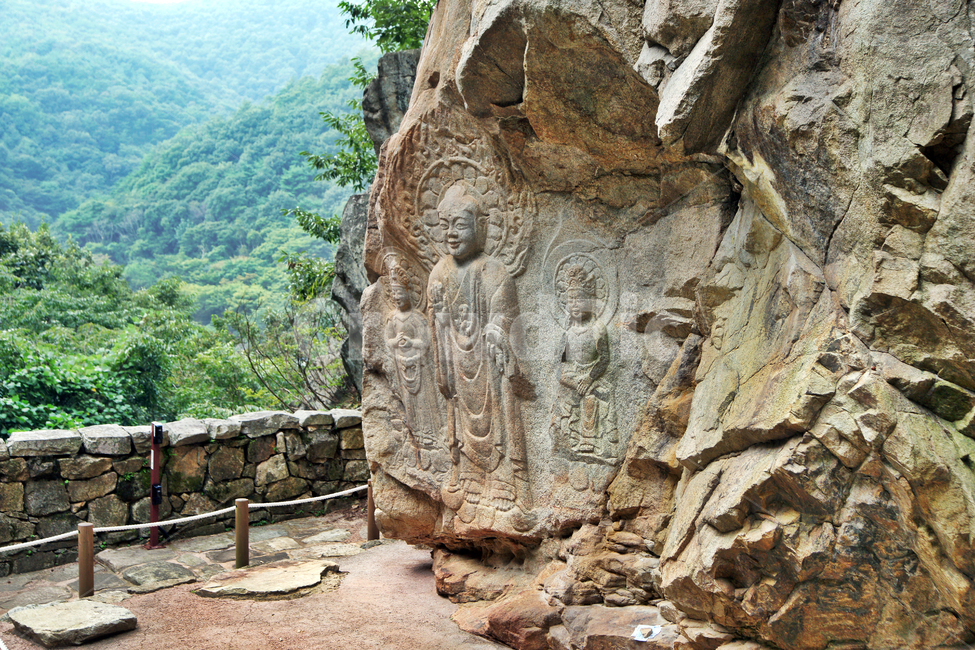 서산용현리마애여래삼존상,마애여래삼존상,백제의미소,국보제84호,마애불,석가불,미륵보살,제화갈라보살,백제시대,한국전통,한국문화,korean traditional,korean culture,조각상,동상,석상,조형물,statue,bronze statue,stone statue
