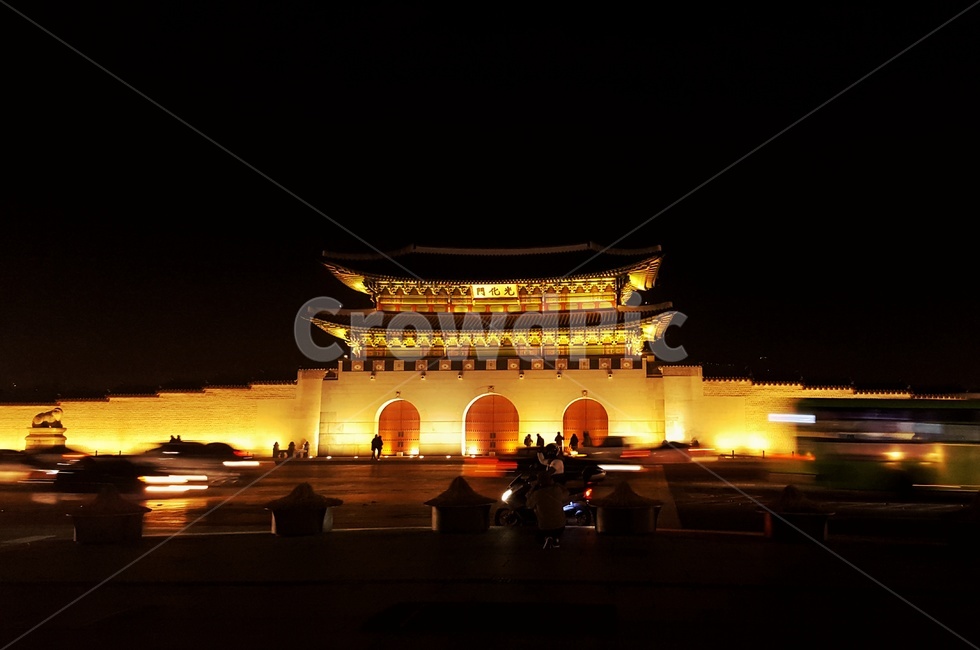경복궁,야경,서울광장,도심야경,바쁜일상,야경,밤,풍경,nightscape,night,landscape,랜드마크,landmark,tourist attraction,한국랜드마크,한국관광지,한국명소,korea landmark,korea tourist attraction,architecture,건축물,building,건물,pagoda,탑,shrine,신사,worship,예배