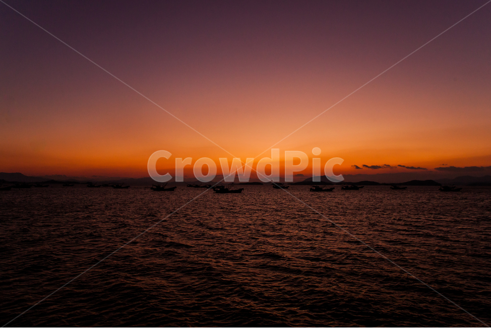 일몰,바다,풍경,sunset,멸치잡이배,배,boat,자연,sunfall,sea,하늘,sky,landscape,nature,자연,풍경,nature,landscape,outdoors,옥외,dusk,황혼,dawn,새벽,red sky,붉은 하늘