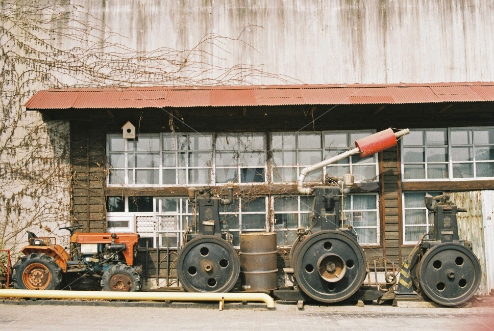 감성,가을,경운기,건물,필카,필름카메라,풍경,감성,sensible,feeling,산업,industry,industrial,농업,농사,agriculture,farming,farming industry