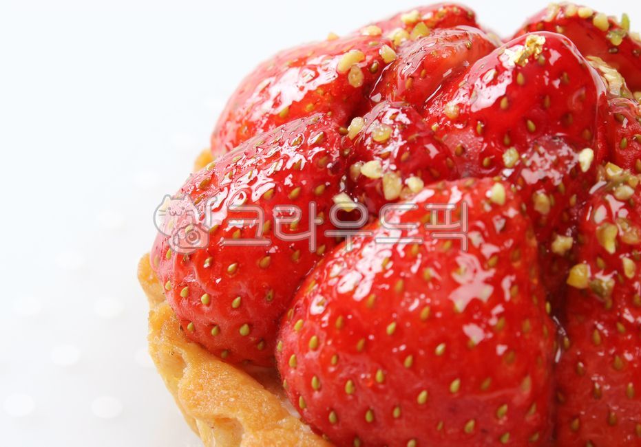 bread,sweetfood,snack,fruit,cook,Strawberry Tart,strawberry,dishes,food,baking,dessert,cake,bake,Luxury dessert,tart,cooking