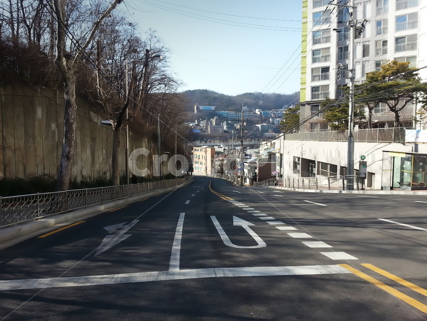 거리,도로,인도,차도,중앙선,경사로,건물,유턴,직진,도시,풍경,city,landscape,한국도시풍경,한국도시경관,korea cityscape,road,asphalt,아스팔트