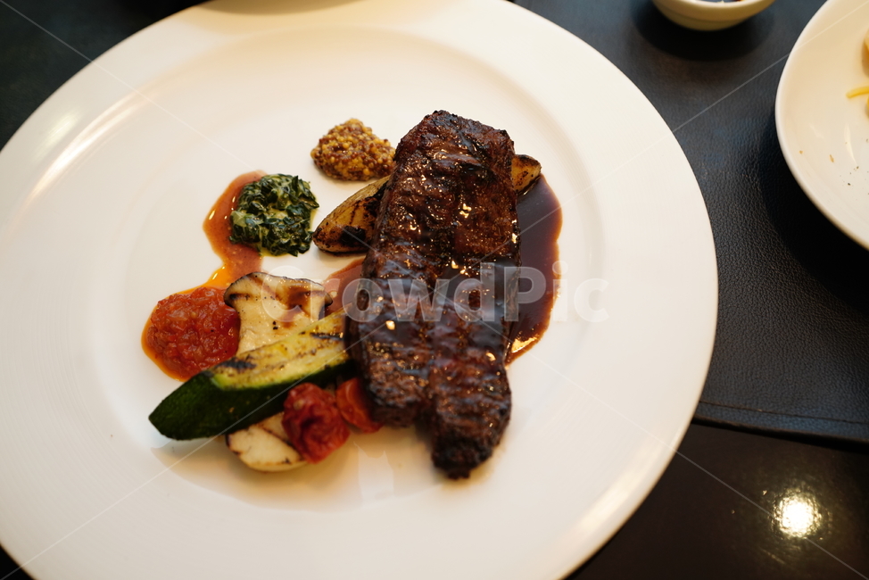 스테이크,부채살,소고기,steak,외식,식사,음식,접시,디너,데이트,먹거리,고기,육식,육류,야채,양식,food,먹방,음식,식재료,요리,food,cook,meal,dishes,food reserves,양식,서양음식,서양요리,western food,western dishes,western meal,western cook