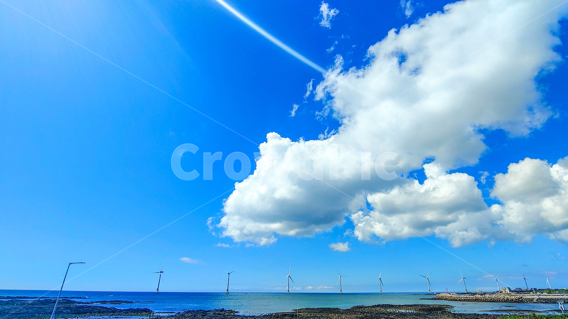 바다,구름,하늘,빛,sky,blue,풍력발전기,뭉개구름,자연,풍경,nature,landscape,azure sky,푸른 하늘,outdoors,옥외