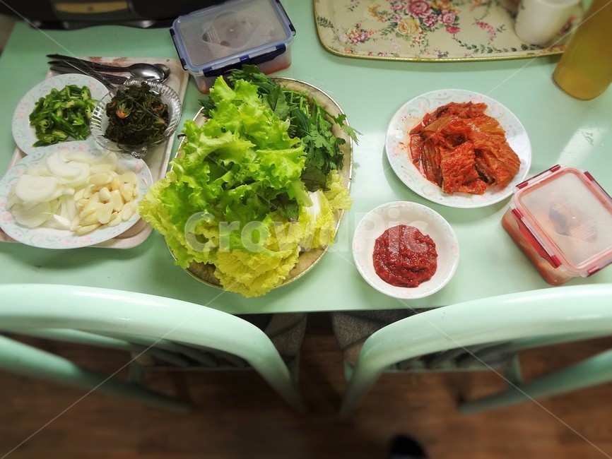 쌈채소,김치,쌈장,양념장,밥상,삼겹살,음식,식재료,요리,food,cook,meal,dishes,food reserves