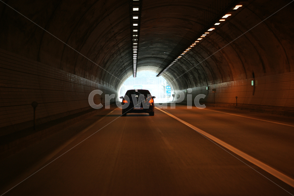 터널,고속도로,차량,주행,도로,자동차,운전,조명,빛,교통,교통수단,traffic,transportation