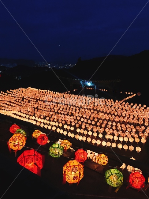 초파일,부처님오신날,연등,한지등,산사,야경,밤,풍경,nightscape,night,landscape,종교,신앙,religion,belief,faith,축제,행사,festival,carnival,event,제전,crowd,군중