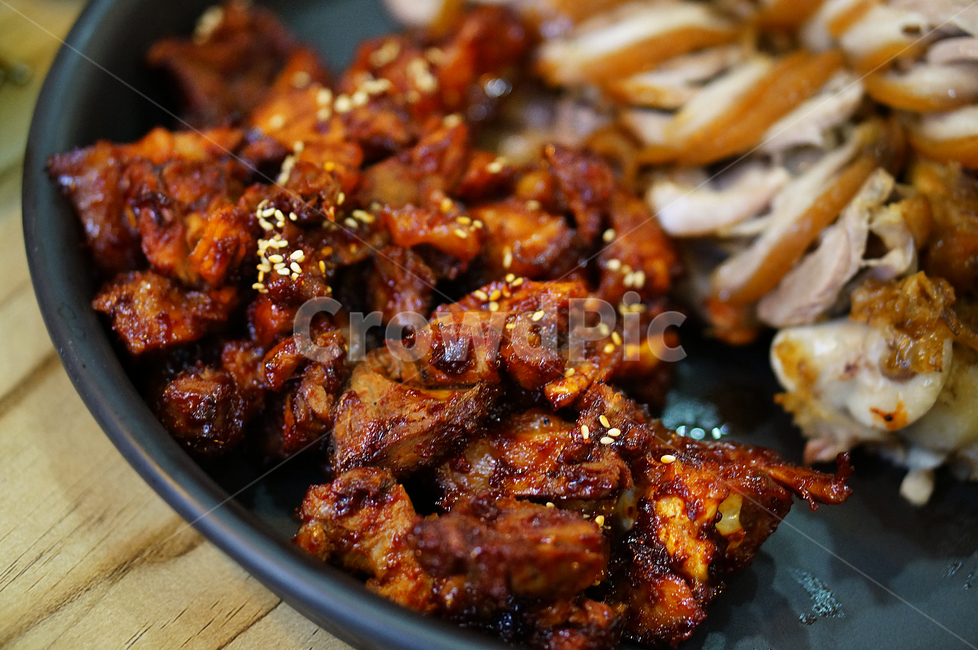 meal,Pork feet,Seasoned Jokbal,Spicy seasoned pigs feet,half and half pigs feet,cooking,royal feet,food