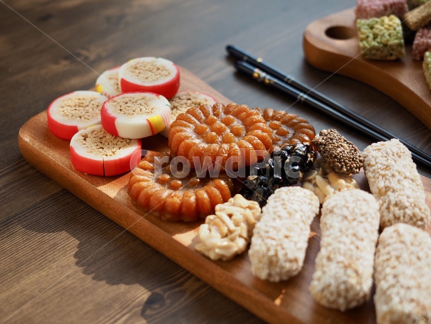 한과,모듬한과,다양한,약과,유과,강정,땅콩,땅콩강정,추석음식,설날음식,명절음식,명절,한국음식,한국문화,음식,웰빙,문화,아시아,아시아음식,대한민국,모양,전통,한국,설날,추석,젓가락,전통음식,한국전통과자,한국과자,식품,과자,간식,한국전통,한국문화,korean traditional,korean culture,음식,식재료,요리,food,cook,meal,dishes,food reserves,한식,한국음식,한국요리,korean food,korean dishes,korean meal,korean cook,디저트,간식,후식,dessert,snack