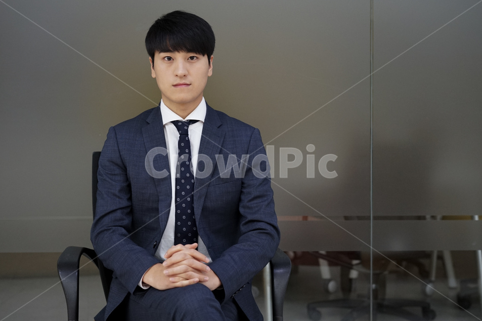 남성,남자,비즈니스,사업가,양복,정장,슈트,직장인,회사원,사무실,사람,인물,인간,human,person,남성,남자,man,male,산업,industry,industrial,비즈니스,사업,business,service,work