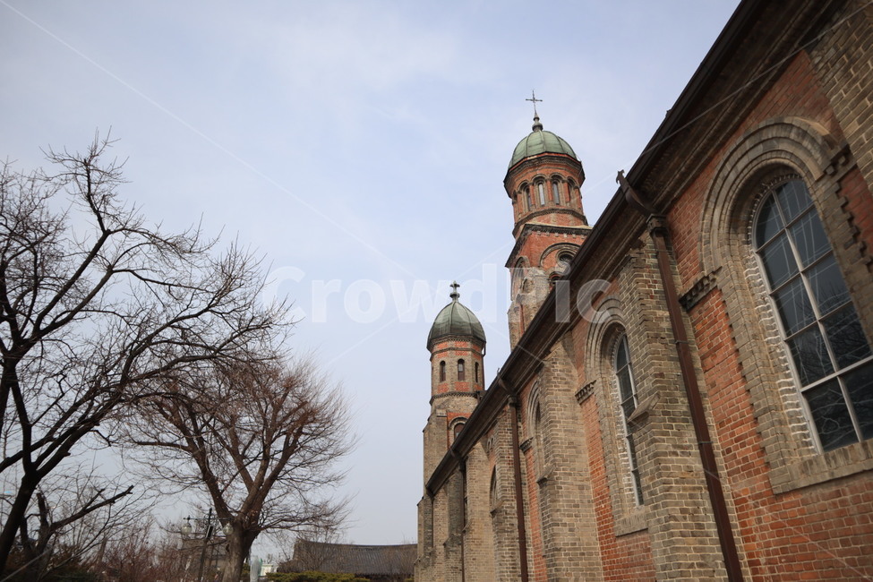 전주,전동성당,한국성당,전통건물,성당,근대건물,풍경,건물,catholic,church,korea,jeonju,나무,벽돌건물,하늘,종교,신앙,religion,belief,faith,건축물,건물외관,exterior,building,structure,architecture,construction