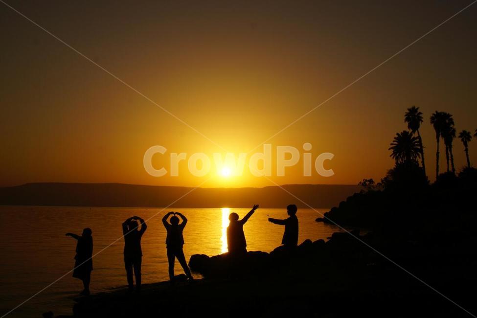 일출,자연,태양,nature,사람,나무,식물,trees,사람들,역광,이스라엘,갈릴리호수,호수,해외풍경,외국자연,world,sun,사람들,대중,군중,other people,crowd,인물실루엣,사람실루엣,character silhouette,human silhouette,여행,휴가,traveling,vacation,trip,outdoors,옥외,human,인간,person,silhouette,실루엣,sunlight,햇빛