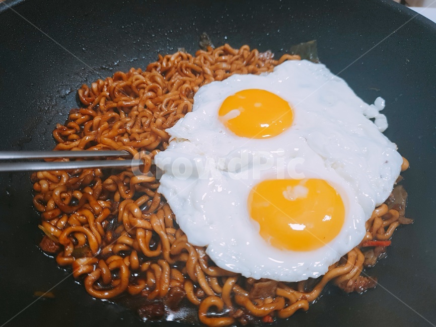 짜장,계란,먹방,후라이팬,젓가락